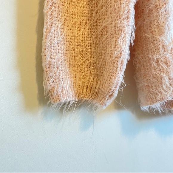 Like new: Ultra Soft V-Neck Drop Sleeve Sweater - Picture 9 of 10